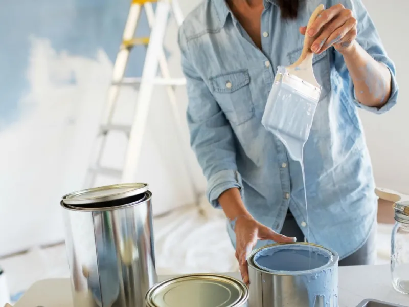Come pitturare le pareti: scegliere il colore