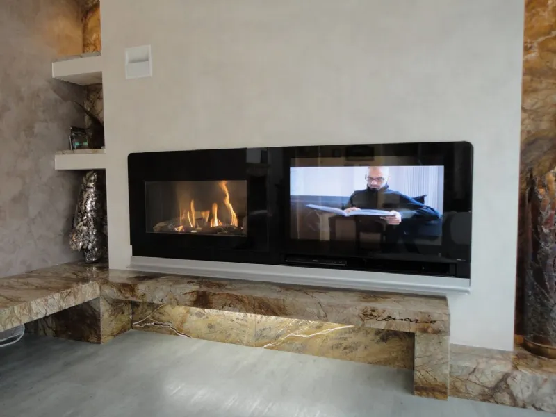 Esempio di rivestimento per termocamino moderno