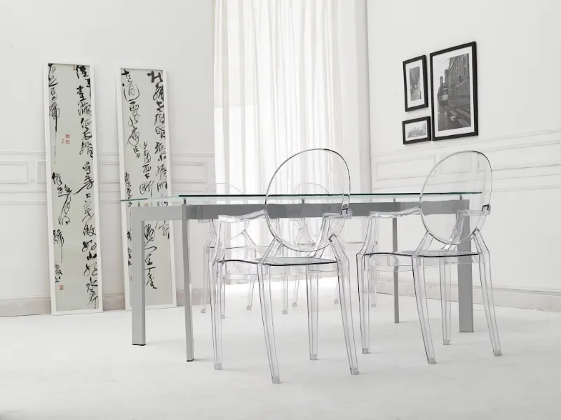 Zona pranzo Kartell