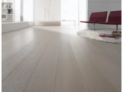 Parquet rovere sbiancato per una stanza luminosa