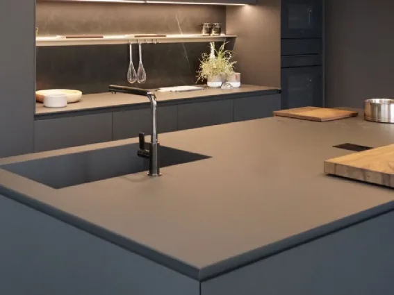  Sistema brevettato  HiD™, per cotture a induzione integrato nel piano in Fenix, di Ernestomeda