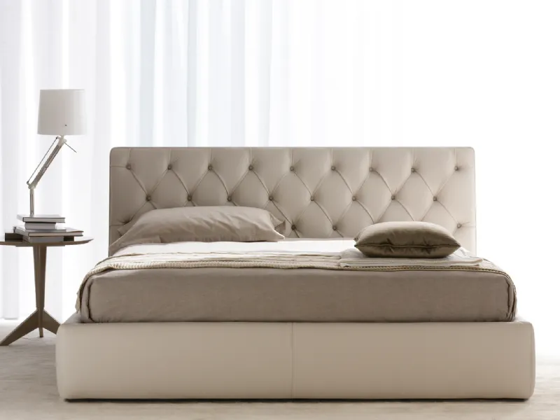 Letto Tribeca con testata capitonné in pelle di BertO